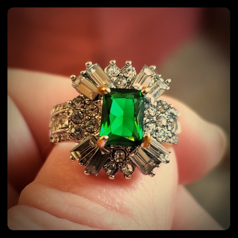 Vintage-inspired Art Deco Cocktail Ring